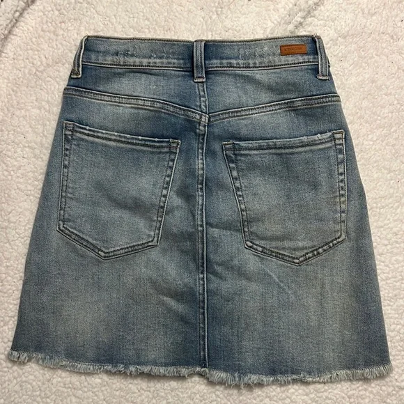Sneak peek denim skirt - Picture 4 of 5